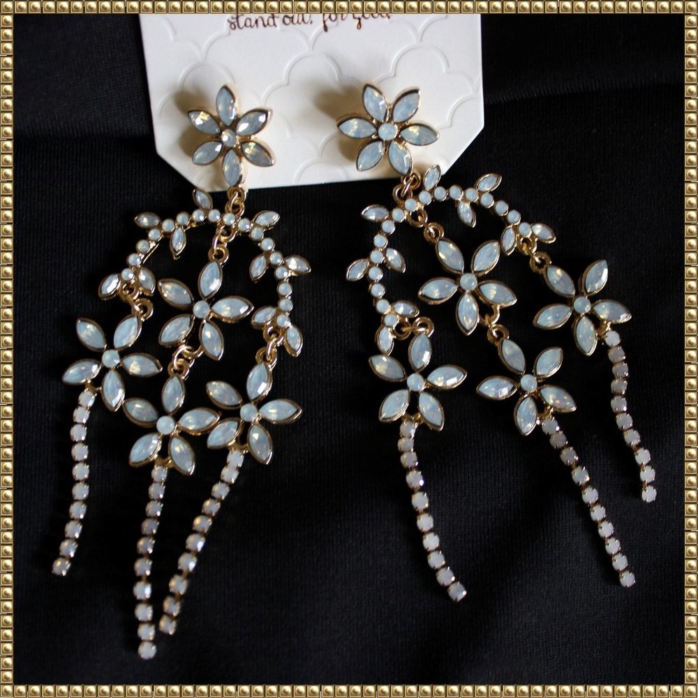 🛑SOLD🛑💜BUY 1 GET 1 FREE💜 NWT Altar'd State Floral Gold Statement Earrings - Picture 2 of 6